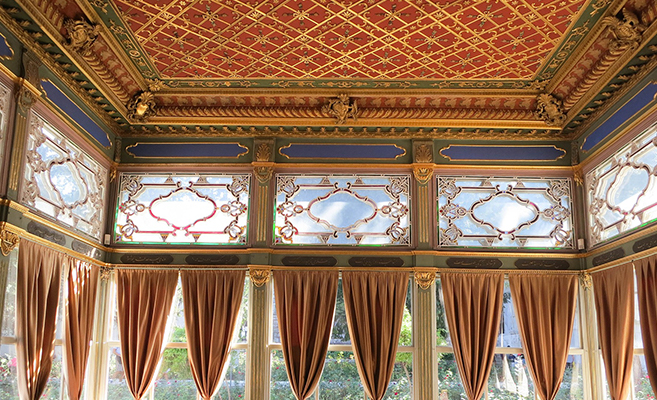 Ceiling design incorporating wallpaper